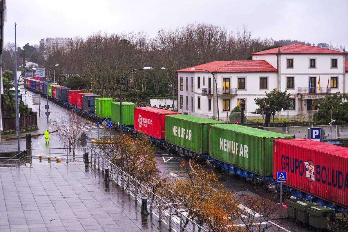 Uno de los convoyes operado por Boluda y Nenúfar