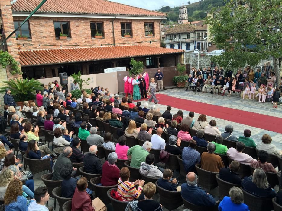 Desfile contra el cáncer en Cangas de Onís