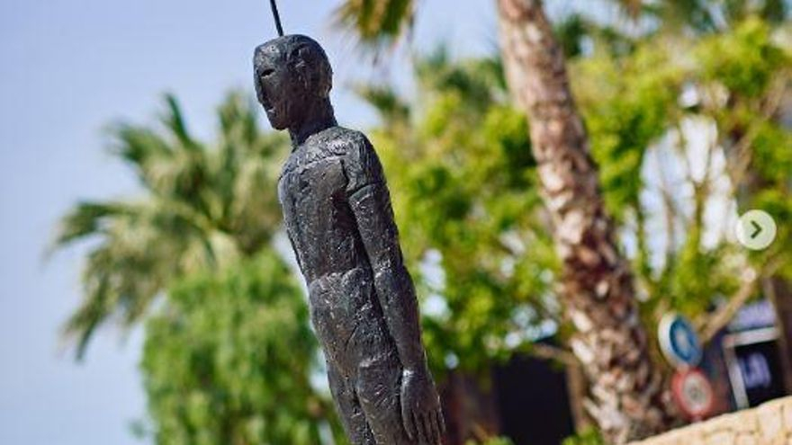 Detenido un turista por romper a patadas una estatua de 300.000 euros en Ibiza