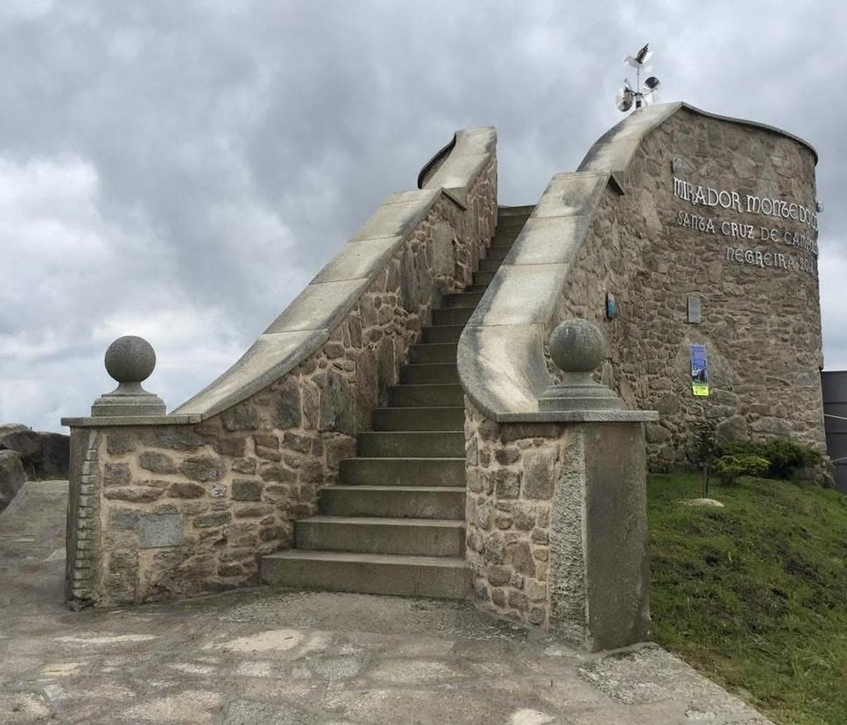 El Mirador Monte do Cotro está situado a 509 metros de altura sobre el mar y ofrece vistas espectaculares