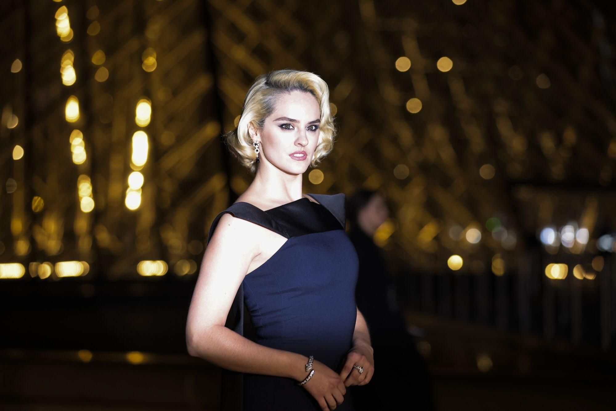 Paris (France), 04/03/2025.- French actress Noemie Merlant arrives for the 'Le Grand Diner du Louvre' at the Louvre Museum in Paris, France, 04 March 2025. The Louvre Museum is hosting the gala dinner to mark the official opening of Paris Fashion Week and to raise funds to support the Louvre's restoration projects, educational programs, and initiatives aimed at making the museum more accessible to a broader audience. (Moda, Francia) EFE/EPA/TERESA SUAREZ