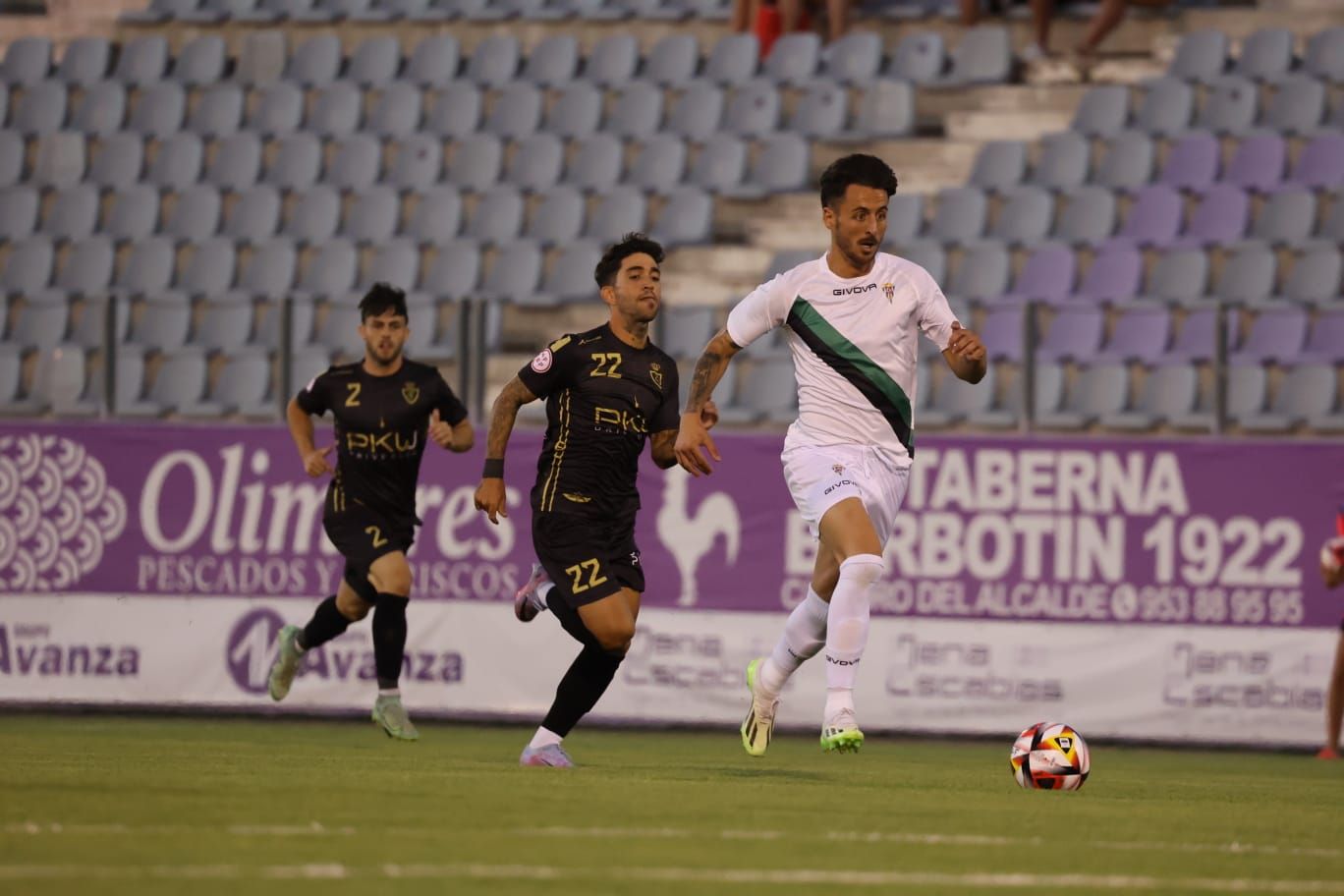 El Jaén - Córdoba CF del Trofeo Ciudad del Olivo, en imágenes