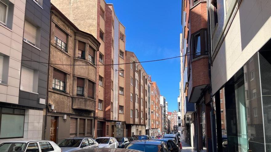 Se pone a chillar en una calle de Gijón, la policía acude a hasta él y al ir a darle la documentación saca tres envoltorios con cocaína