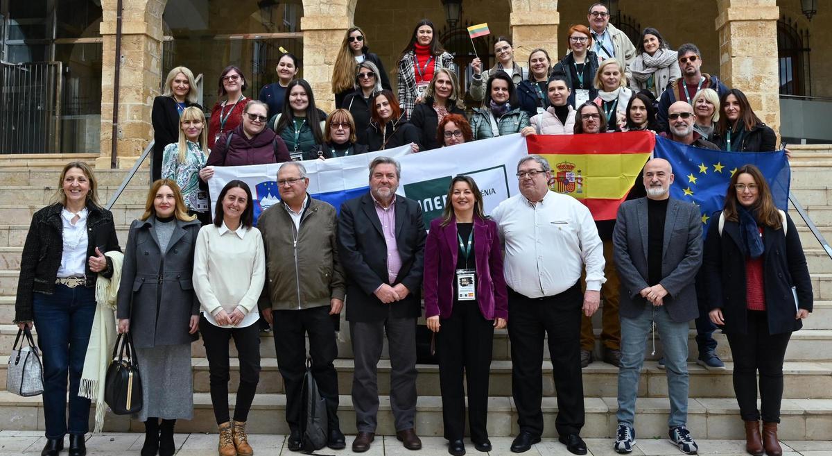 Los anfitriones y los representantes de los países participantes