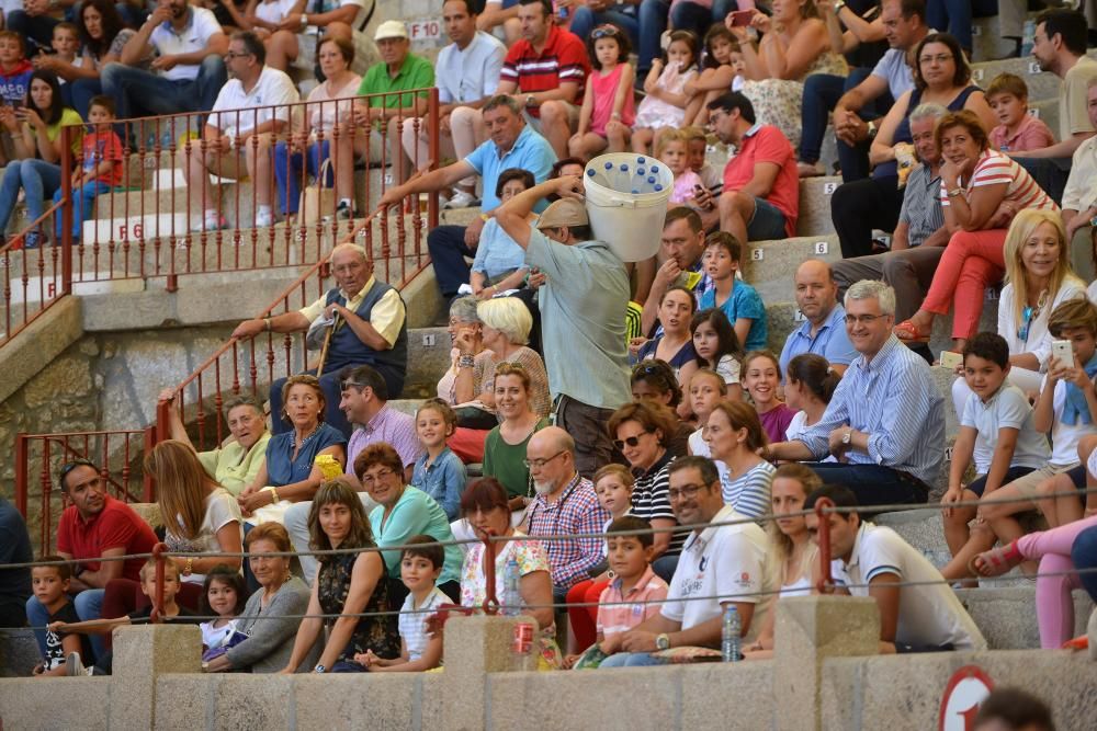 Los recortadores dan paso a la primera tarde de toros con Ferrera, "El Juli" y Roca Rey.