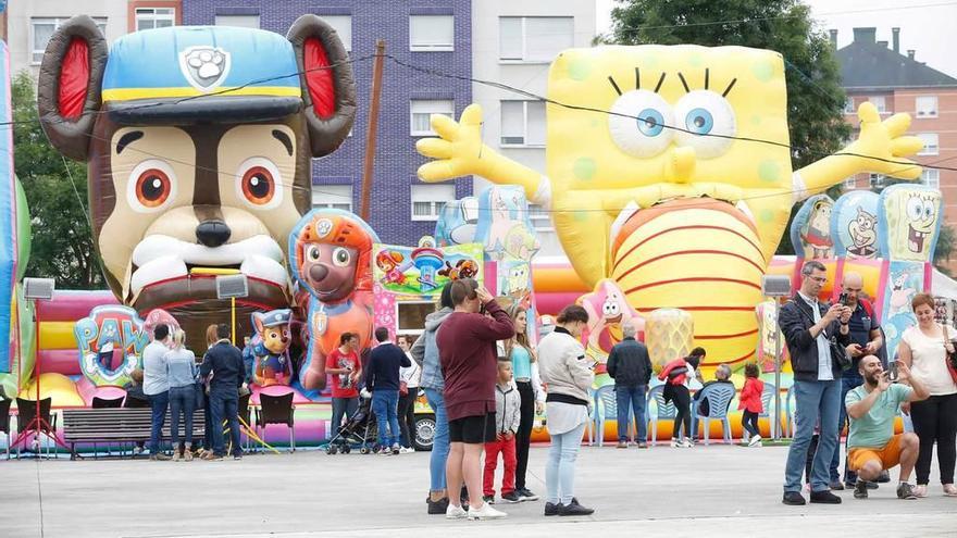 Ambiente en las fiestas de La Corredoria, ayer por la tarde.