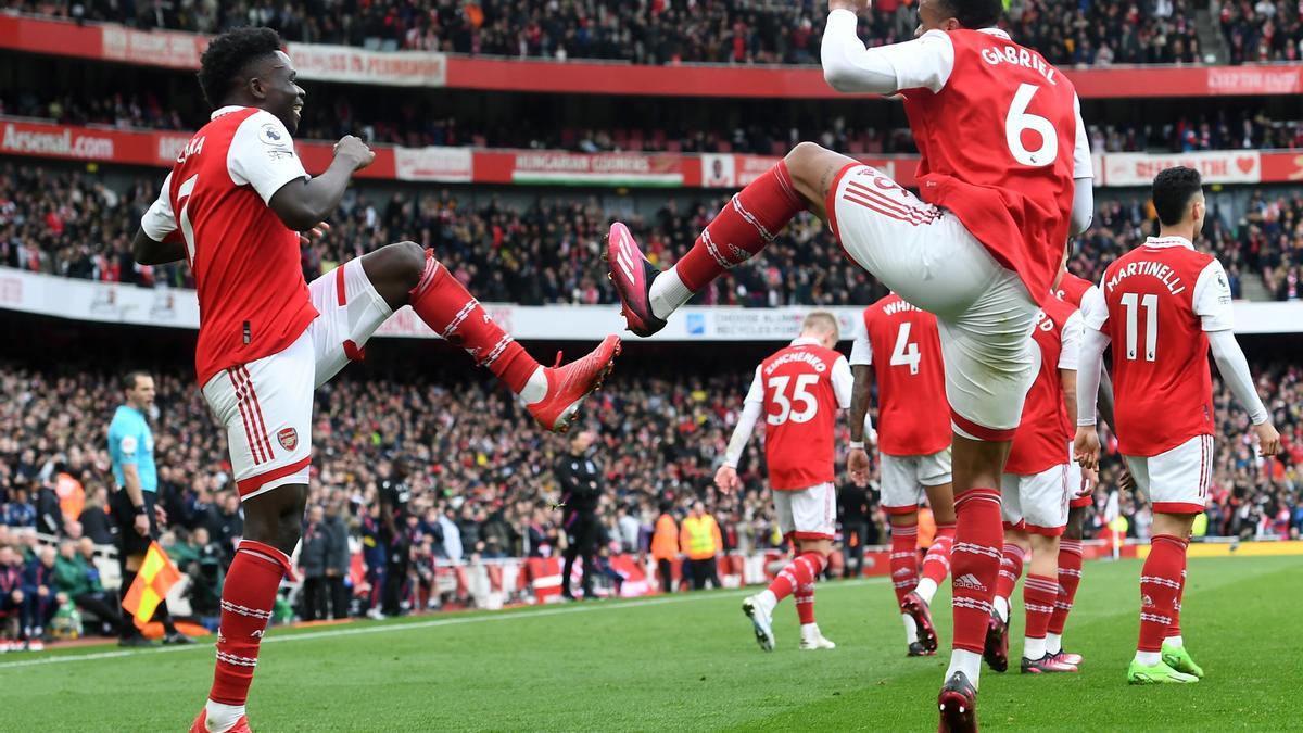 4-1. Saka acomoda al Arsenal en la cima