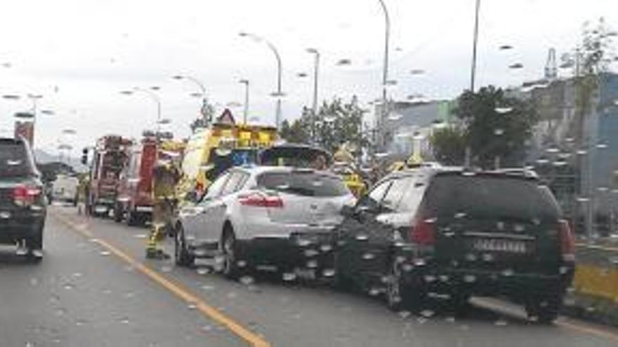 Un accident en cadena complica la circulació a la carretera de Roses