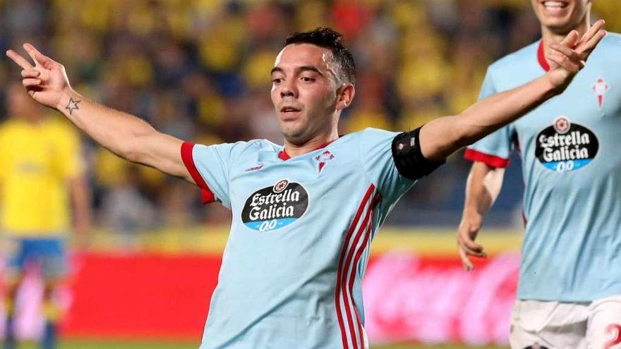 Aspas celebra el segundo de sus tres goles a Las Palmas. // Efe