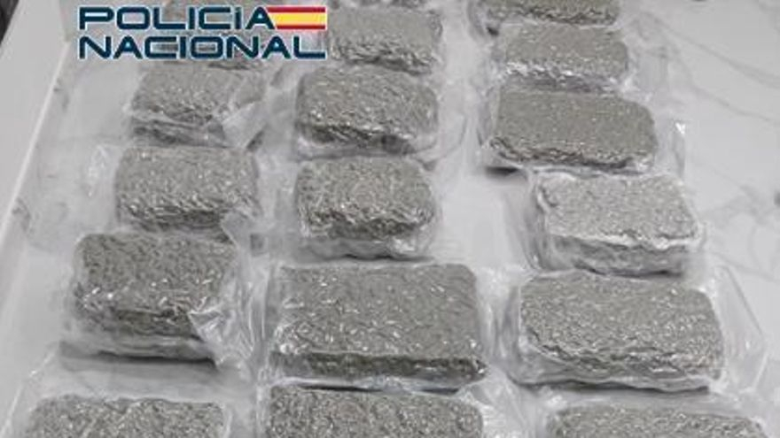 Intervienen 24 kilos de marihuana en una vivienda de Las Asperones