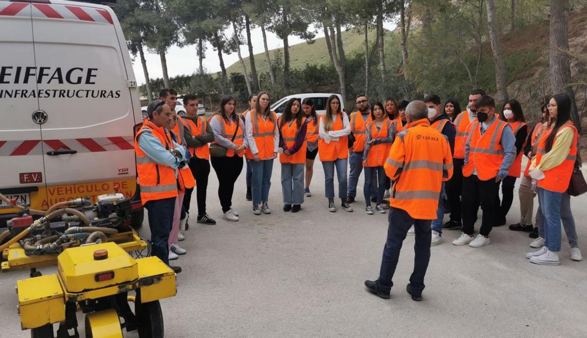 Imagen de una de las visitas técnicas que se realizan habitualmente en los distintos grados, máster y doctorado.