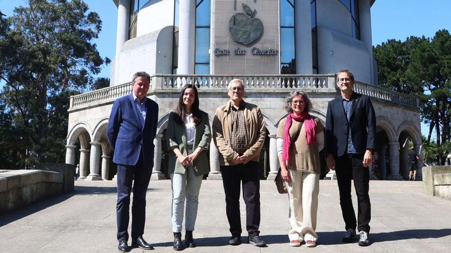 Jaime Oiza, director del Museo Arqueológico; Marta Rodríguez, directora de Mega; Manuel Mosquera, responsable de Difusión y Acción Cultural del Museo de Belas Artes; María Viña, funcionaria de mayor rango del Muncyt; y Marcos Pérez, director de Museos Científicos. | | I. L.