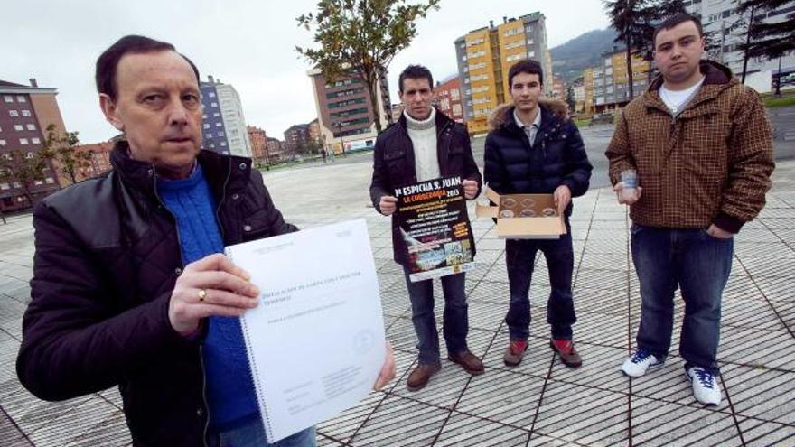 Por la izquierda, Luis Miguel Fernández, José Manuel Mayor, Miguel Alonso y Carlos Fernández, ayer, en La Corredoria.