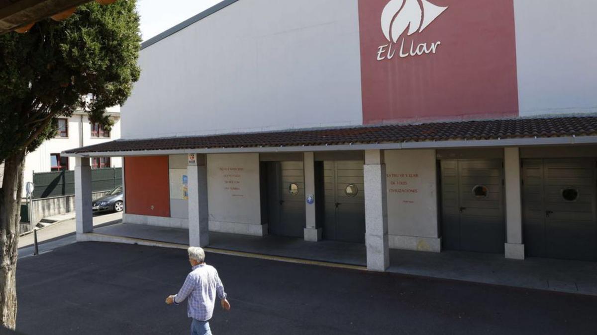 Exterior del teatro El Llar de Las Vegas. | MIKI LÓPEZ