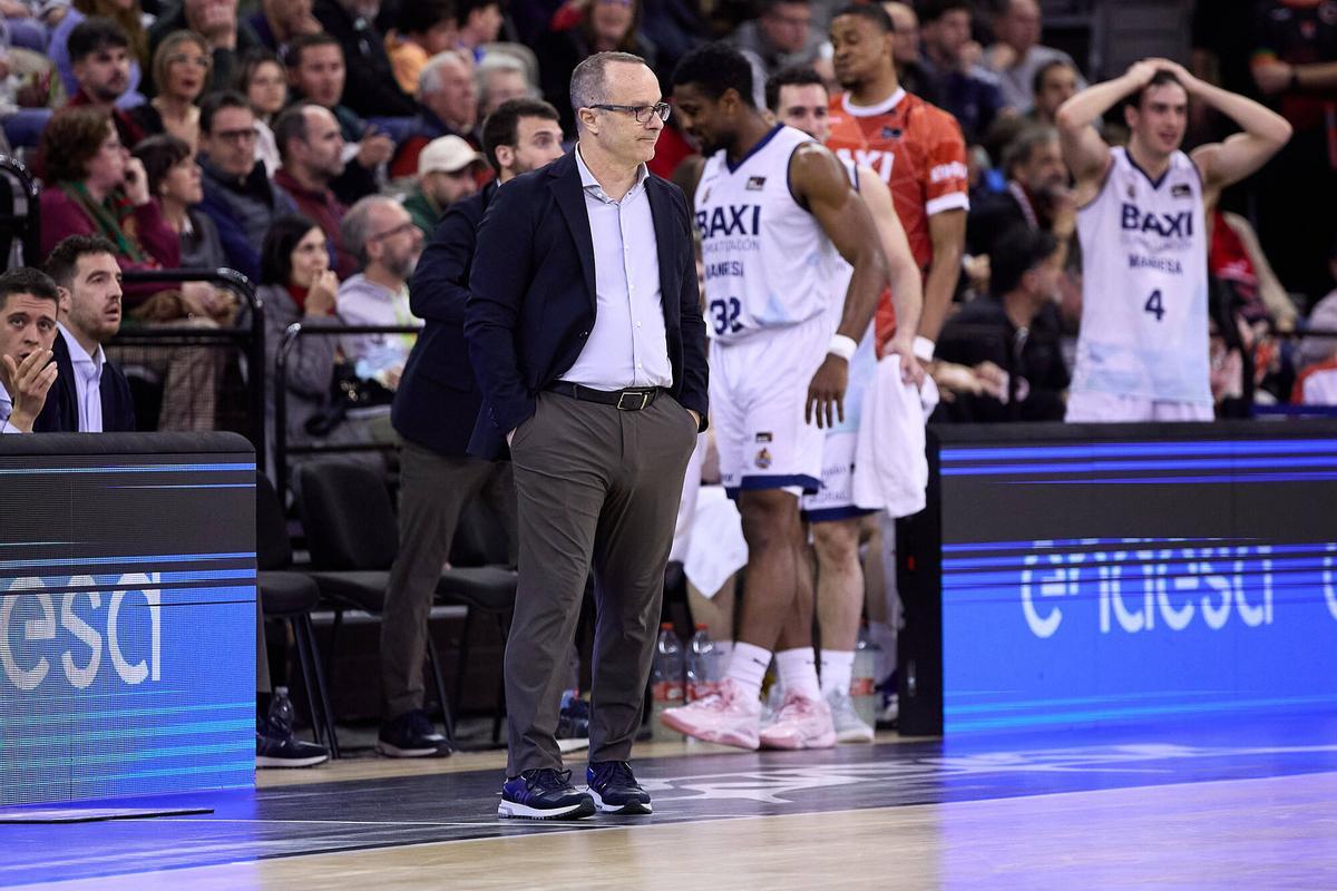 Ocampo, seriós, en un dels compasso finals del partit a Granada