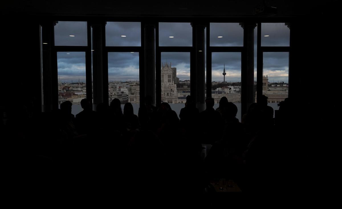 Madrid. 18.02.2026. Diálogos (im)posibles. Yolanda Díaz y Sacha Michaud, Glovo. El Periódico y beBartlet