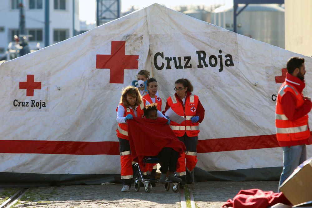 Llegan al puerto de Málaga 52 inmigrantes rescatados