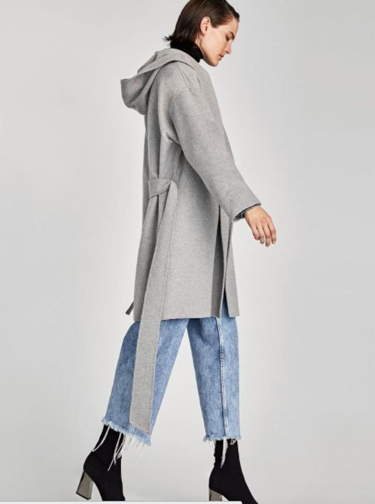 Abrigo de Zara rebajas enero 2018, con capucha y cinturón