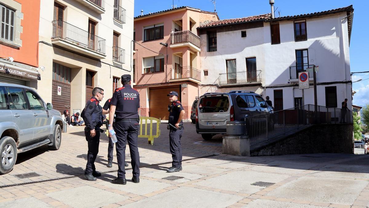 Muere a tiros un chico de 15 años en Sant Hipòlit de Voltregà.