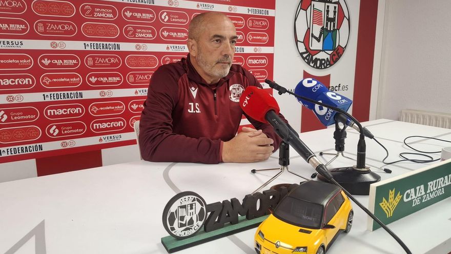 Juan Sabas, entrenador del Zamora CF ante el derbi ante la SD Ponferradina: "Hay que tener tranquilidad, esto es una carrera de fondo"