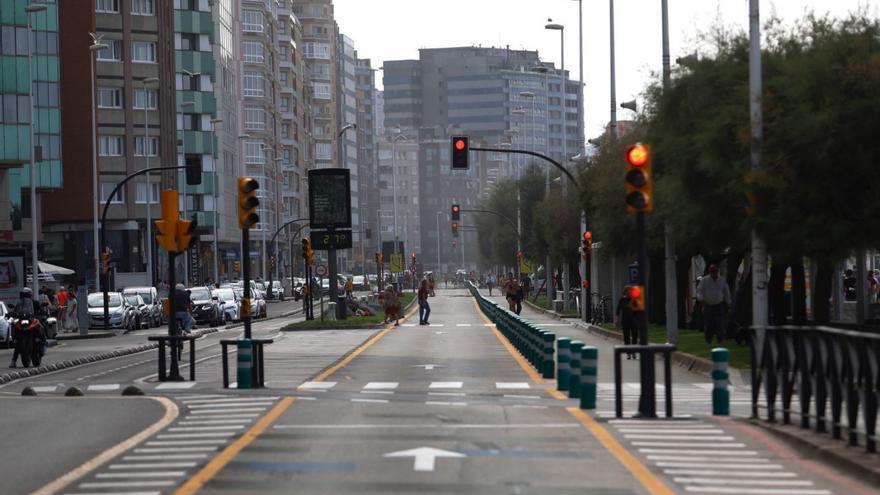 Vista de la avenida García Rufo Rendueles a la altura del cruce con la calle Aquilino Hurlé. | Marcos León