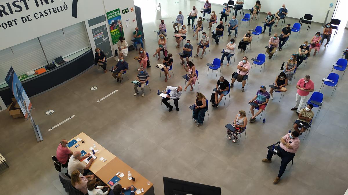 Medio centenar de profesionales de agencias de viajes han participado en la asamblea anual de Aevav, celebrada en el aeropuerto de Castellón.