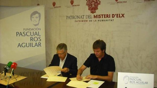 El Misteri d'Elx y la Fundación Pascual Ros formalizaron ayer el convenio en la Casa de la Festa.