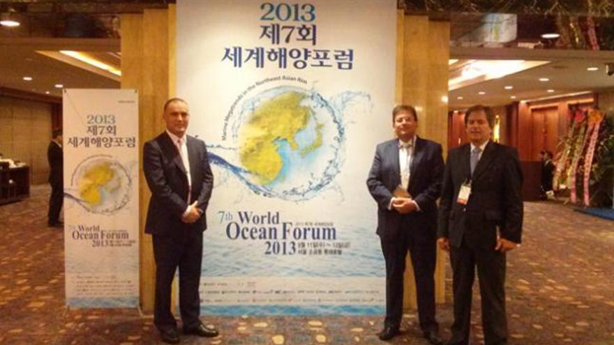 González, Ibarra y Galván, en la última edición del World Ocean Forum de Seúl. | lp / dlp