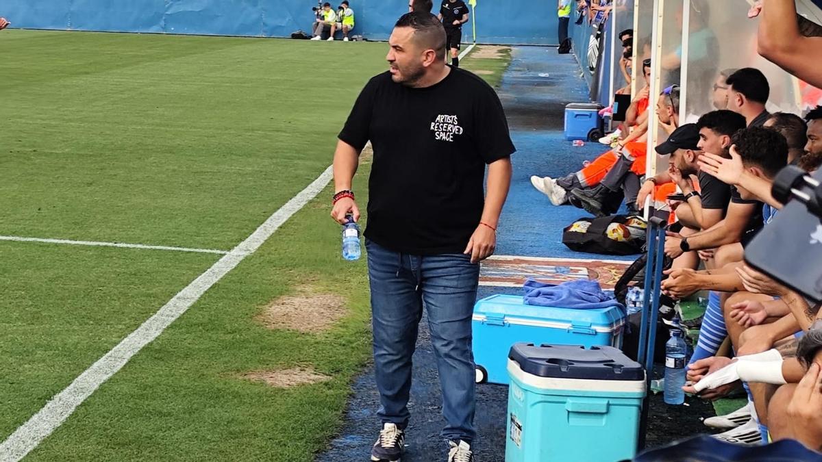 Adrián Hernández, técnico del Águilas FC