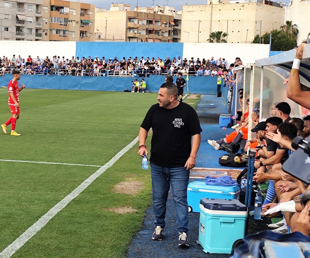 Adrián Hernández, técnico del Águilas FC