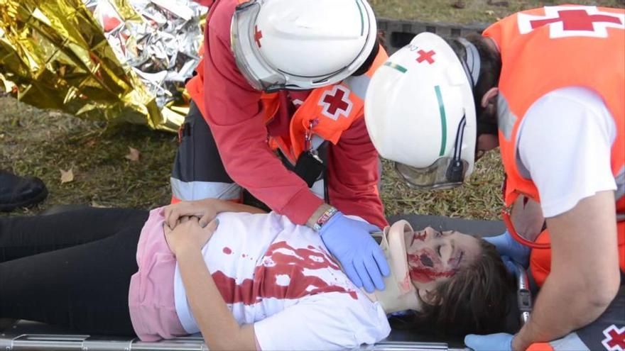 Simulacro de accidente de tráfico en el instituto de Someso