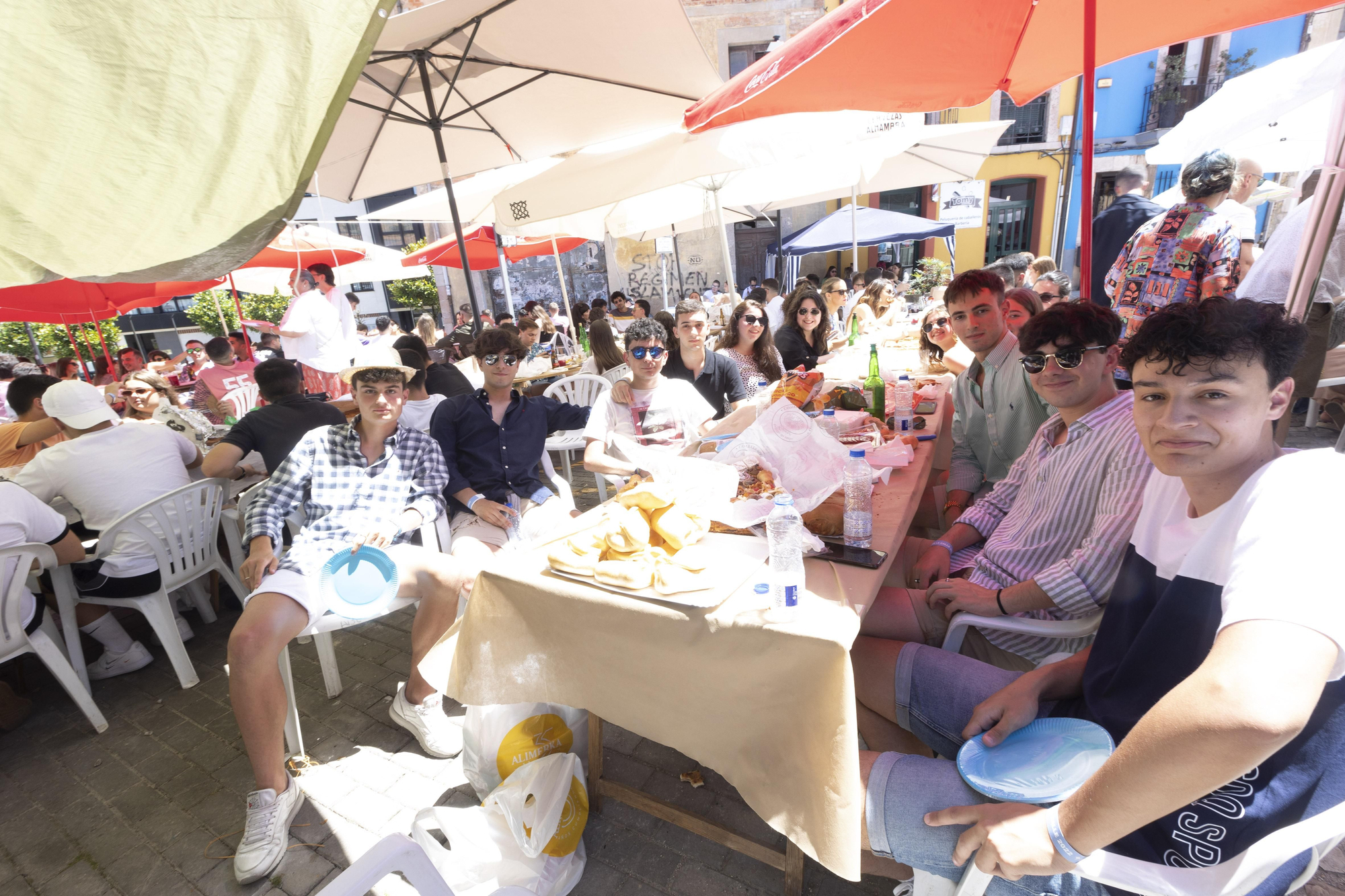 En imágenes: así fue la comida en la calle de Grao