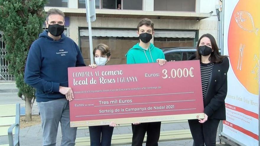 Ester Guitart guanya 3.000 euros de la campanya de Nadal de Roses
