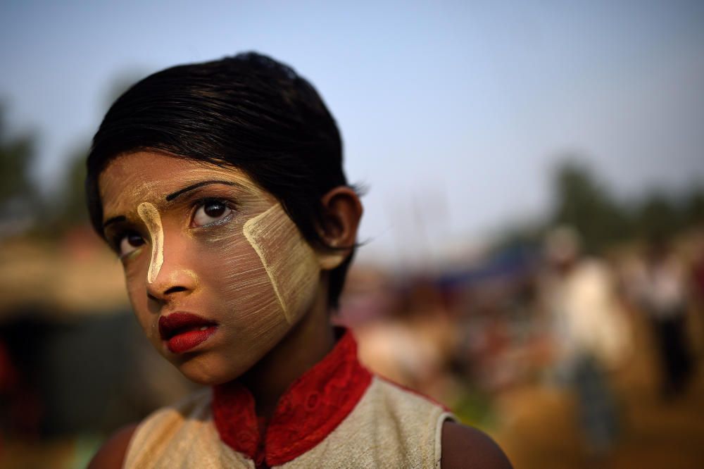 Una niña refugiada de 9 años posa para una fotografía en el campamento de Balukhali, Bangladesh.