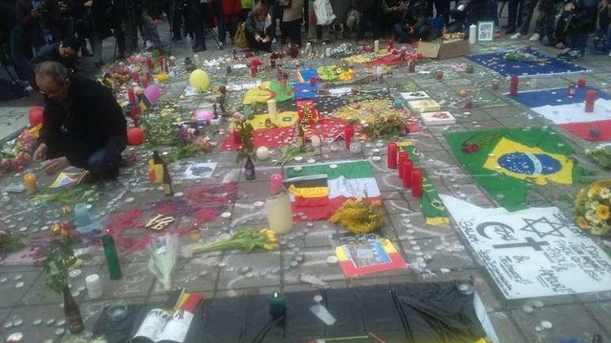 Distintas imágenes de la Plaza de la Bolsa de Bruselas. // C.Nores