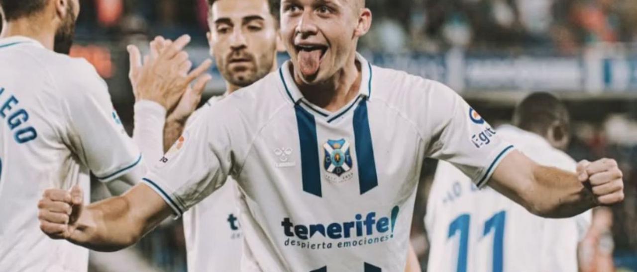 Borja Garcés, celebrando su gol al Mirandés. | | CD TENERIFE