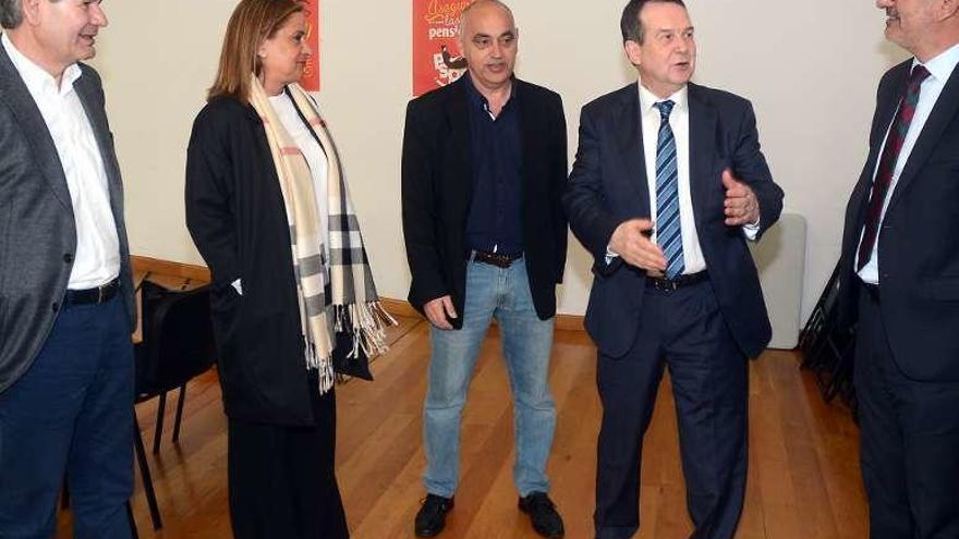 Santos Héctor, Silva, Fernández, Caballero y Rivas, en el PSOE. // RV