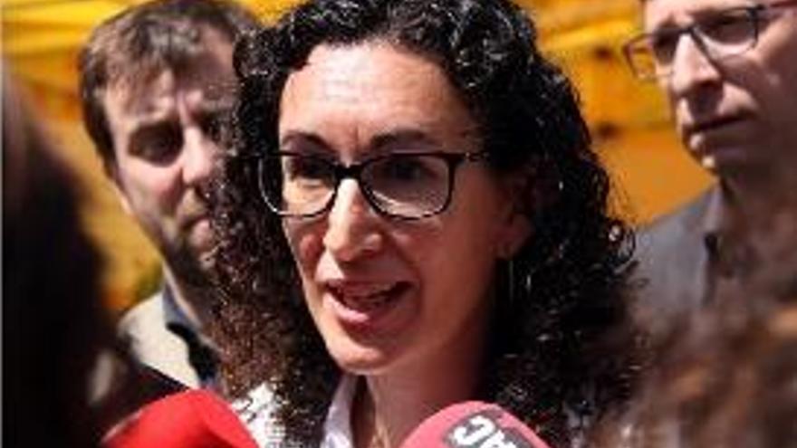 Marta Rovira, a l&#039;estand que el partit ha muntat a les Rambles.