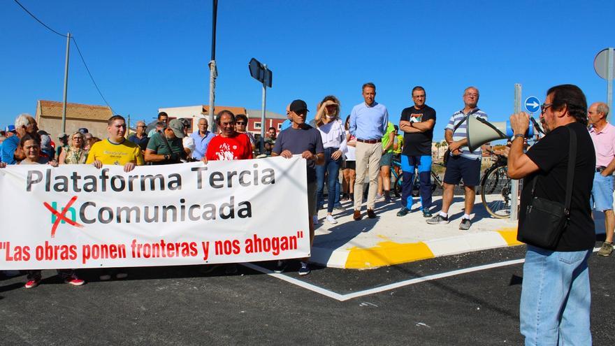 Cientos de vecinos de Tercia se manifiestan para evitar el aislamiento de la pedanía con Lorca