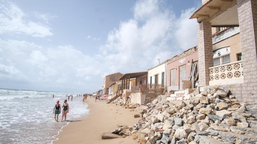 El TSJ da la razón a los vecinos de playa Babilonia de Guardamar para que Costas repare los daños de los temporales