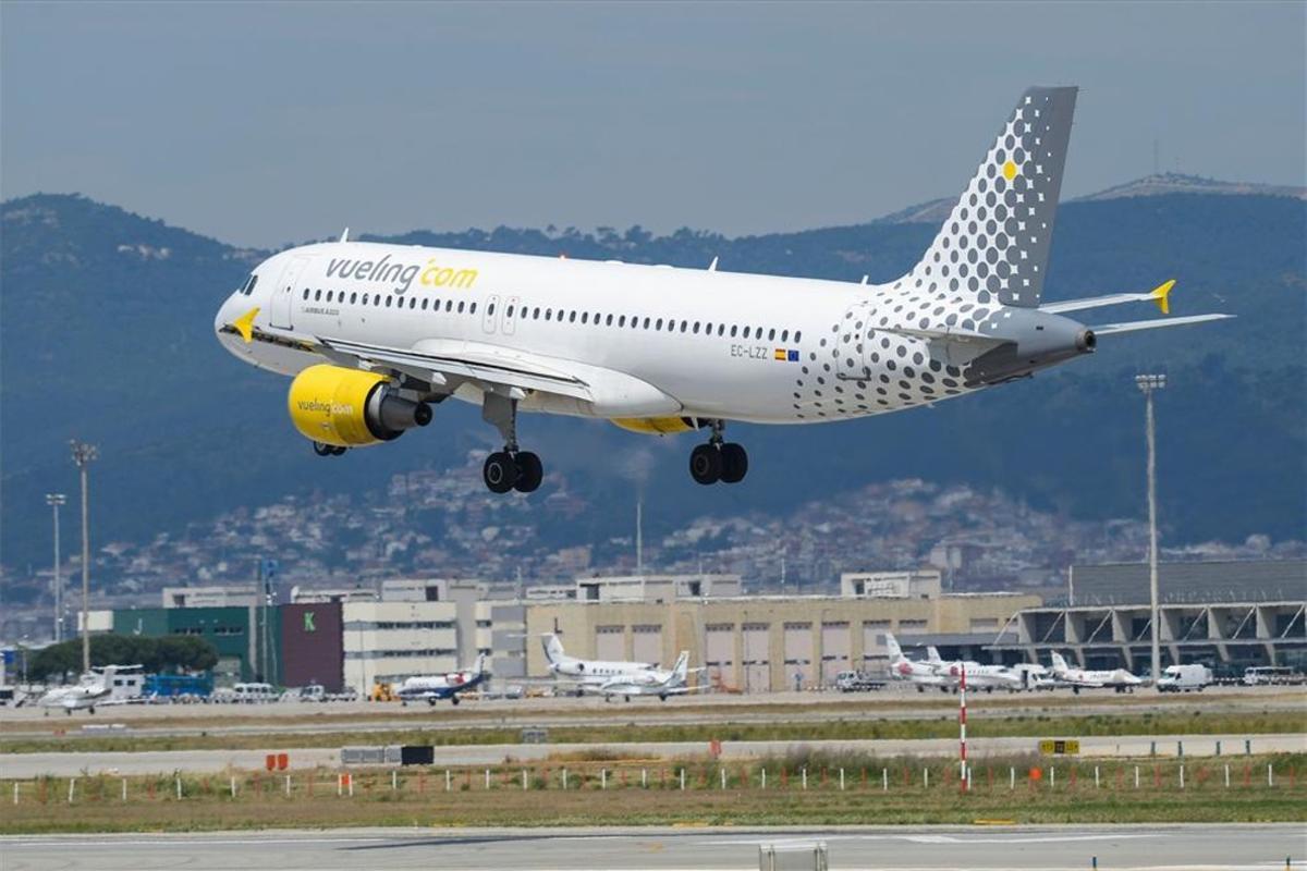 Un avión de Vueling en El Prat.