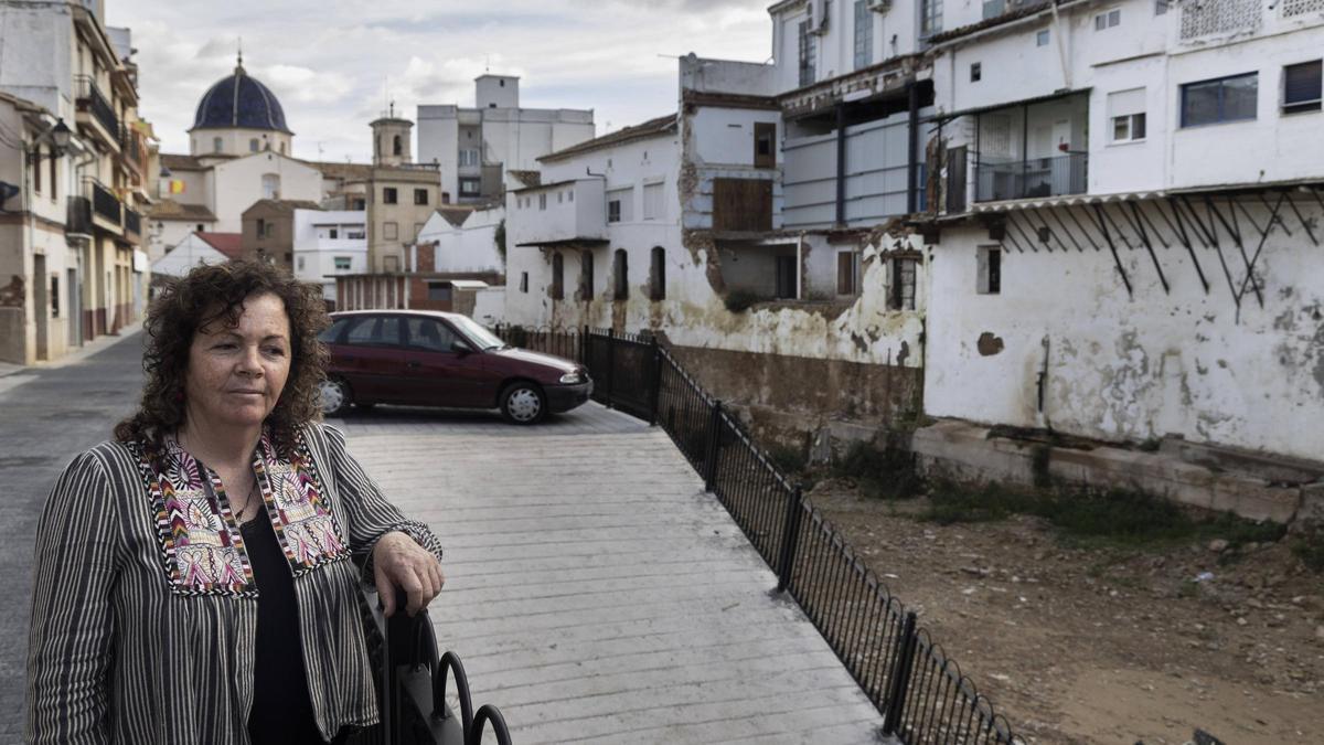 Mercedes Dávila, dueña de un negocio en Chiva: "Hemos tenido que reconstruir la tienda de cero"