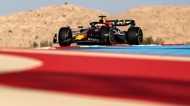 Max Verstappen durante los test de pretemporada en el desierto de Bahréin