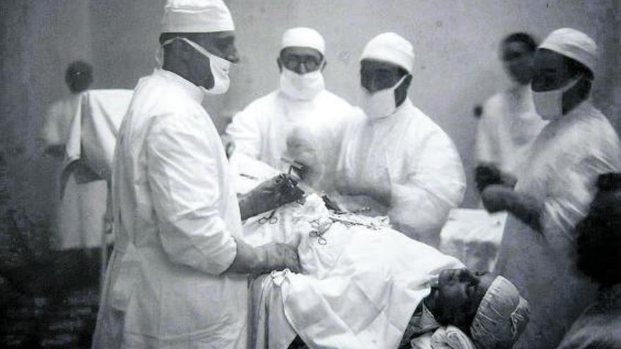Una de las imágenes históricas de la exposición “Hospital de Pontevedra. 125 años”.   | // GUSTAVO SANTOS