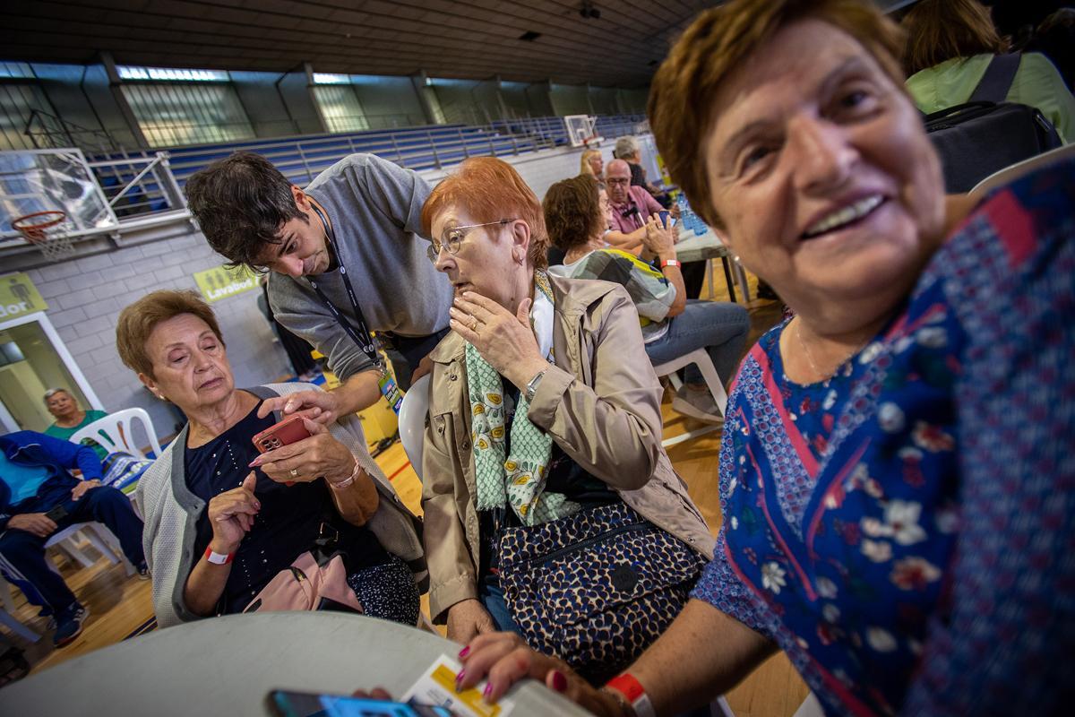 ‘Hackatón sénior’ en L’Hospitalet. Talleres digitales para la gente mayor.