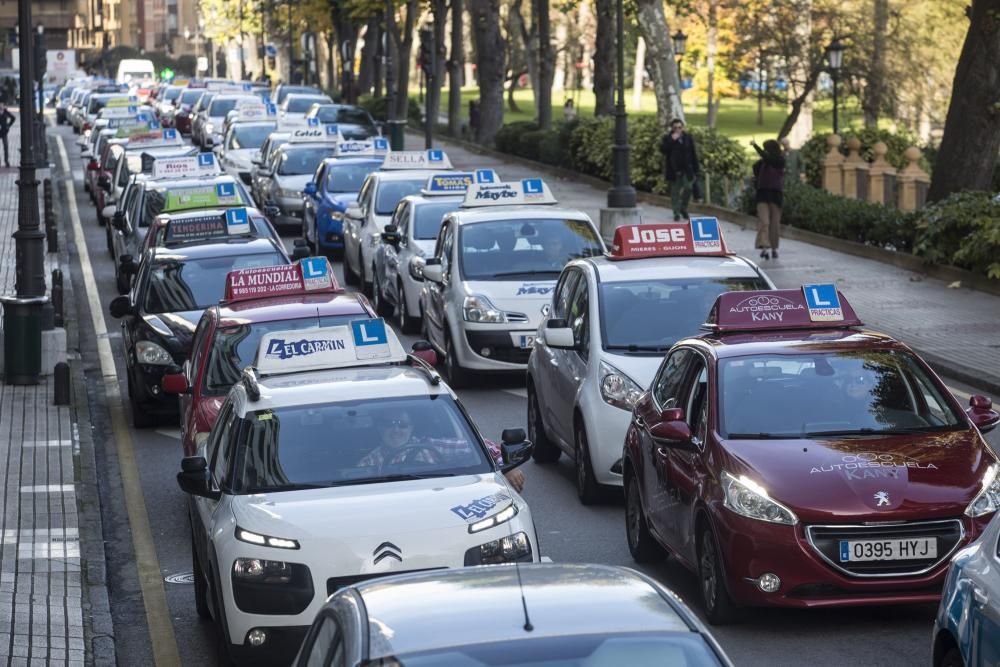 Manifestación de profesores de autoescuela en Oviedo.