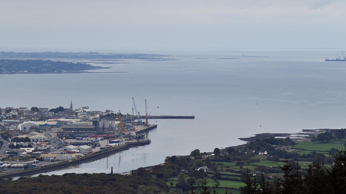 La ensenada de Carlingford marca la frontera entre Irlanda del Norte(izquierda) y la República de Irlanda.