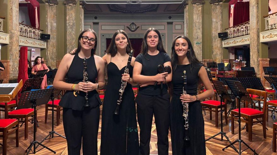 Cuatro de los jóvenes meañeses que asistieron al festival de Valencia. | FDV