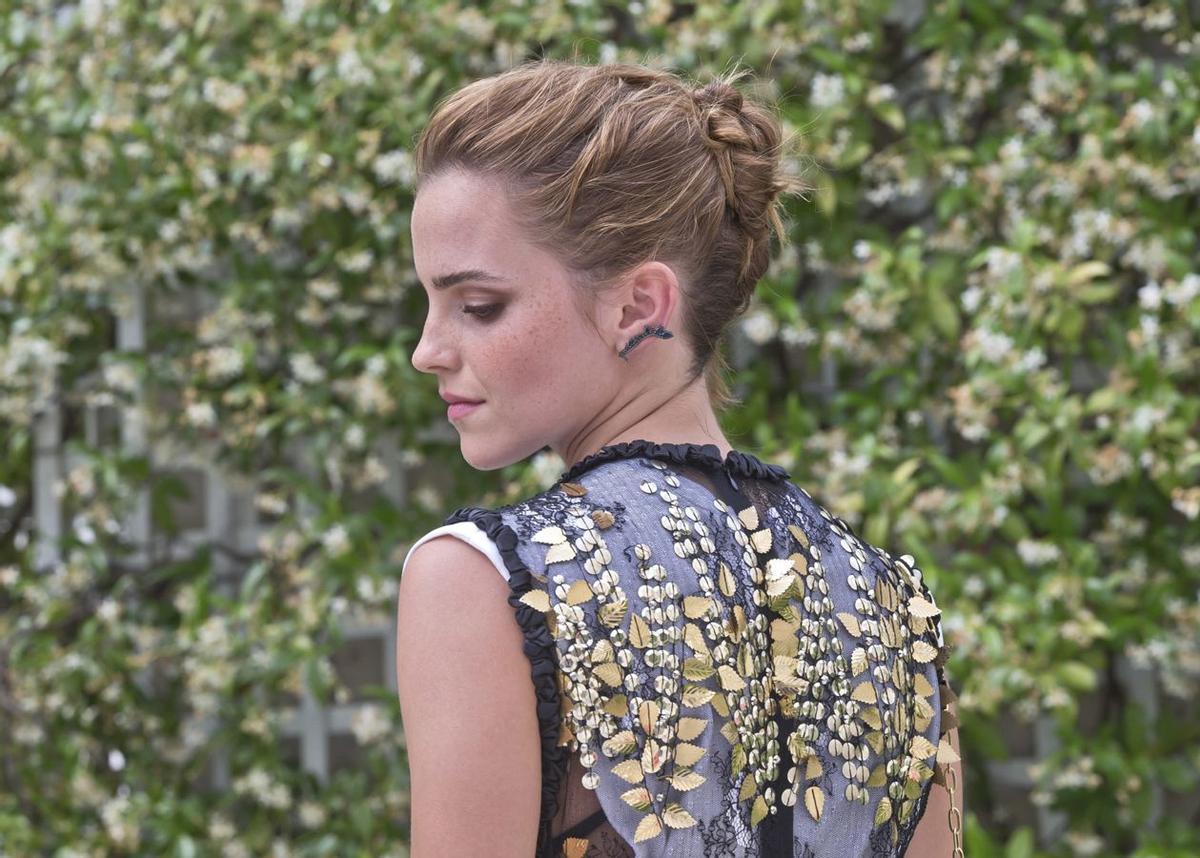 Detalle del look de Emma Watson en París