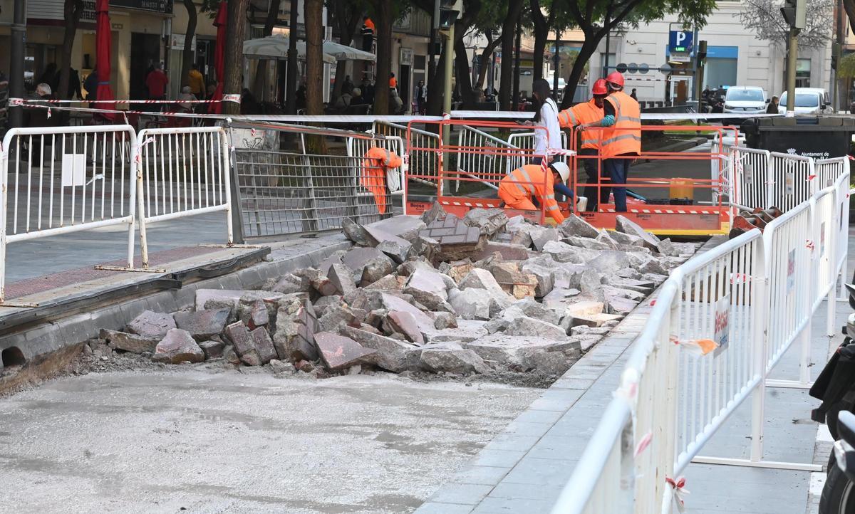 Las obras de la plataforma del TRAM comenzaron el pasado lunes en la avenida Rey don Jaime de Castelló.
